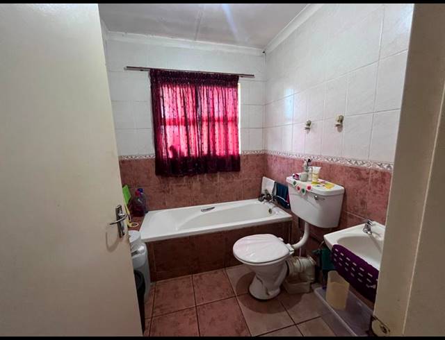 3 BEDROOM HOUSE FOR SALE IN NGWELEZANA